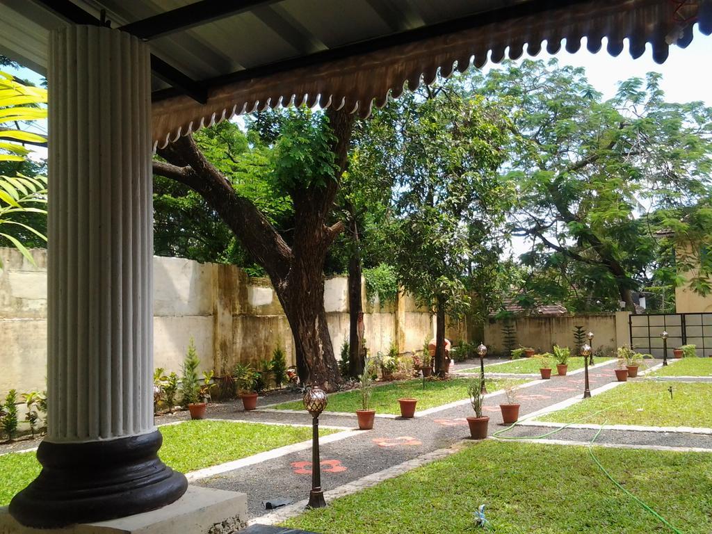 Casa Linda Hotel Kochi Exterior photo