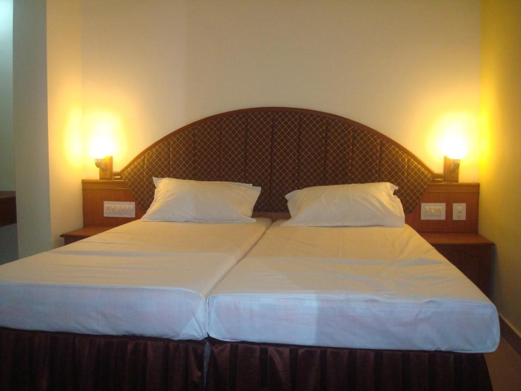 Casa Linda Hotel Kochi Exterior photo